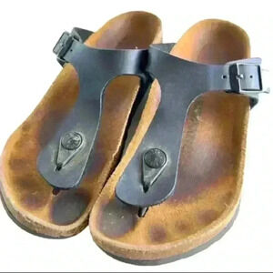 BIRKENSTOCK Gizeh
Birko-Flor BLACK LEATHER  T STRAP SANDALS SIZE 34